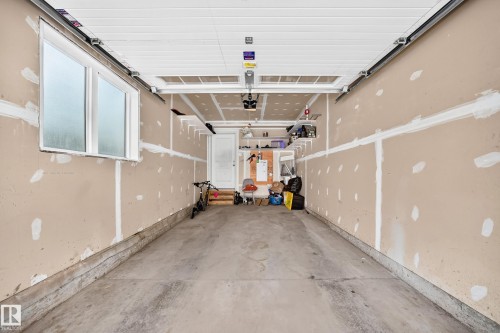 #72 1530 Tamarack Bv Nw, Edmonton, AB -  Photo Showing Garage