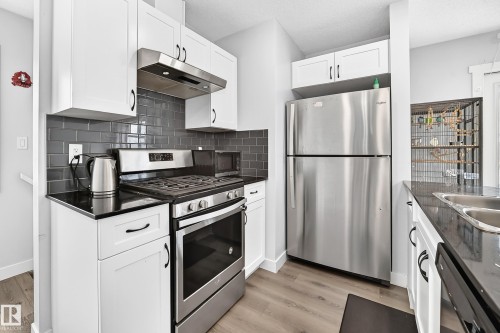 #72 1530 Tamarack Bv Nw, Edmonton, AB - Indoor Photo Showing Kitchen With Upgraded Kitchen