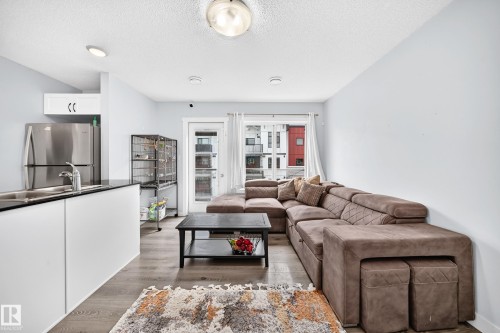 #72 1530 Tamarack Bv Nw, Edmonton, AB - Indoor Photo Showing Living Room