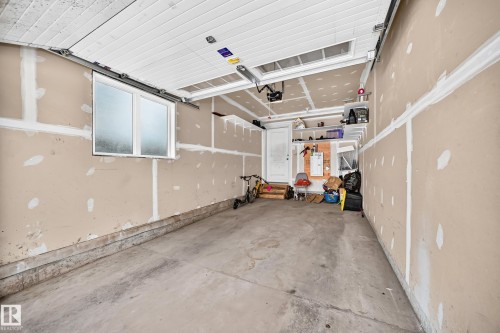 #72 1530 Tamarack Bv Nw, Edmonton, AB - Indoor Photo Showing Garage