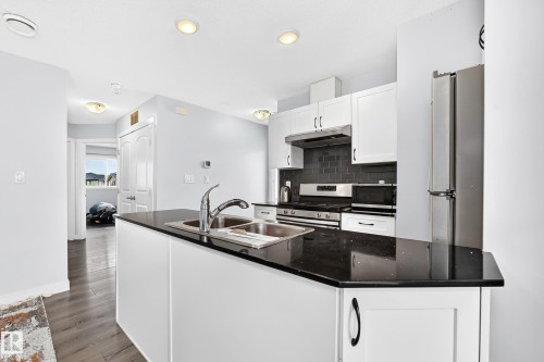 #72 1530 Tamarack Bv Nw, Edmonton, AB - Indoor Photo Showing Kitchen With Double Sink