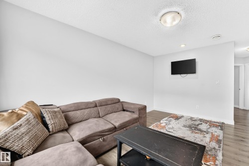 #72 1530 Tamarack Bv Nw, Edmonton, AB - Indoor Photo Showing Living Room