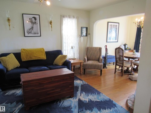 100 Argentia Beach, Rural Wetaskiwin County, AB - Indoor Photo Showing Living Room