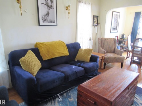 100 Argentia Beach, Rural Wetaskiwin County, AB - Indoor Photo Showing Living Room