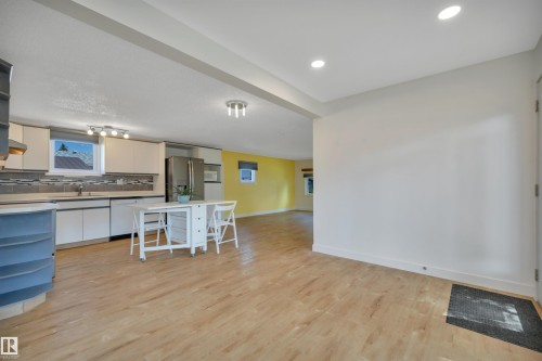 121 Willow Park Estates, Leduc, AB - Indoor Photo Showing Kitchen