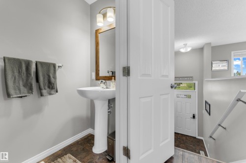 #45 1030 Chappelle Bv Sw, Edmonton, AB - Indoor Photo Showing Bathroom