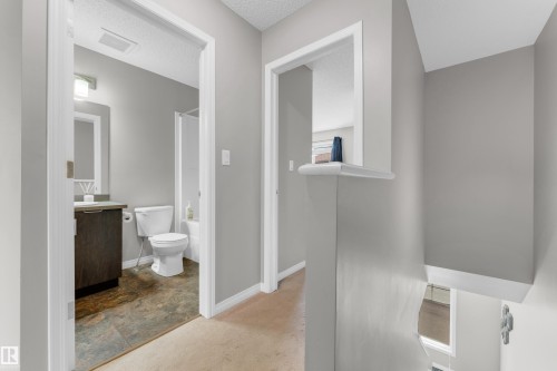 #45 1030 Chappelle Bv Sw, Edmonton, AB - Indoor Photo Showing Bathroom