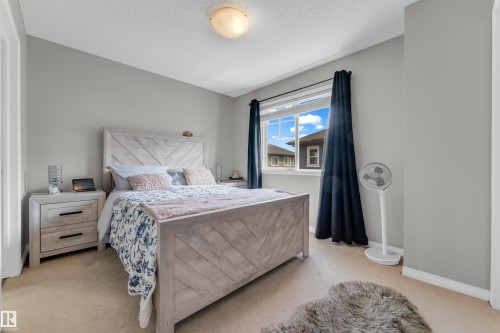 #45 1030 Chappelle Bv Sw, Edmonton, AB - Indoor Photo Showing Bedroom