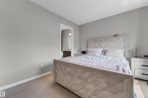 #45 1030 Chappelle Bv Sw, Edmonton, AB - Indoor Photo Showing Bedroom