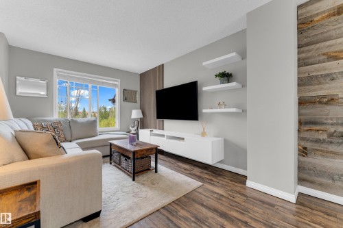 #45 1030 Chappelle Bv Sw, Edmonton, AB - Indoor Photo Showing Living Room