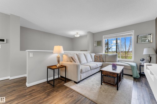 #45 1030 Chappelle Bv Sw, Edmonton, AB - Indoor Photo Showing Living Room
