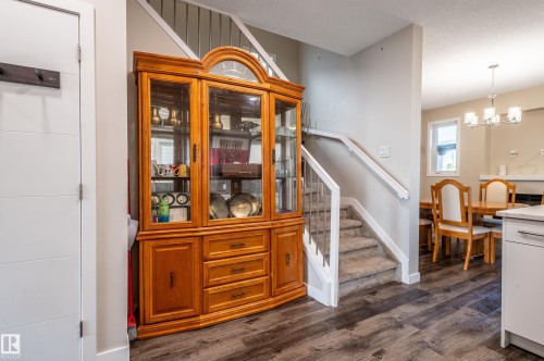 15928 100 Avenue Nw, Edmonton, AB - Indoor