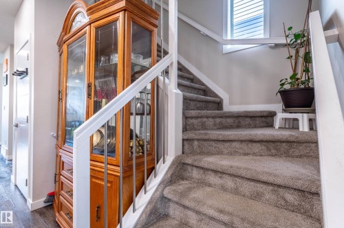 15928 100 Avenue Nw, Edmonton, AB - Indoor Photo Showing Other Room
