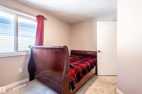 15928 100 Avenue Nw, Edmonton, AB - Indoor Photo Showing Bedroom