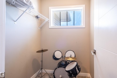 15928 100 Avenue Nw, Edmonton, AB - Indoor