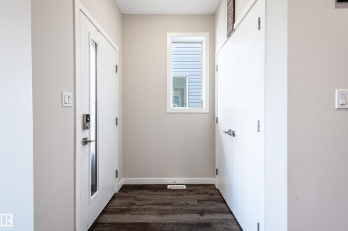 15928 100 Avenue Nw, Edmonton, AB - Indoor Photo Showing Other Room