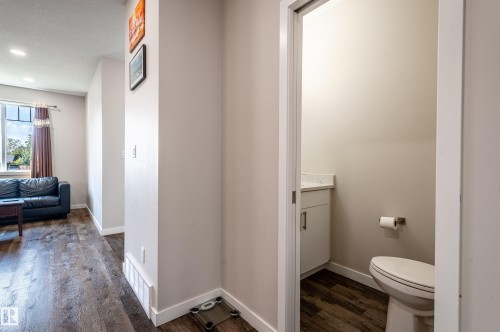 15928 100 Avenue Nw, Edmonton, AB - Indoor