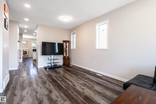 15928 100 Avenue Nw, Edmonton, AB - Indoor
