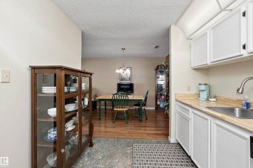 #64 2204 118 St Nw, Edmonton, AB - Indoor Photo Showing Kitchen