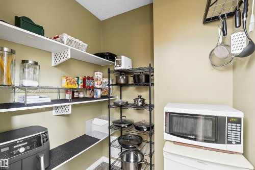 #64 2204 118 St Nw, Edmonton, AB - Indoor