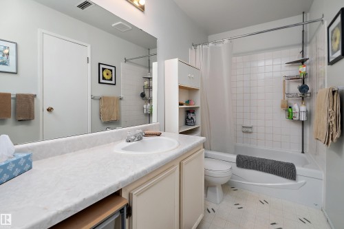 #64 2204 118 St Nw, Edmonton, AB - Indoor Photo Showing Bathroom
