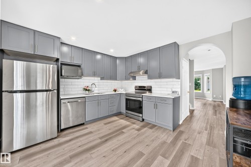 5234 118 Avenue Nw, Edmonton, AB - Indoor Photo Showing Kitchen With Upgraded Kitchen