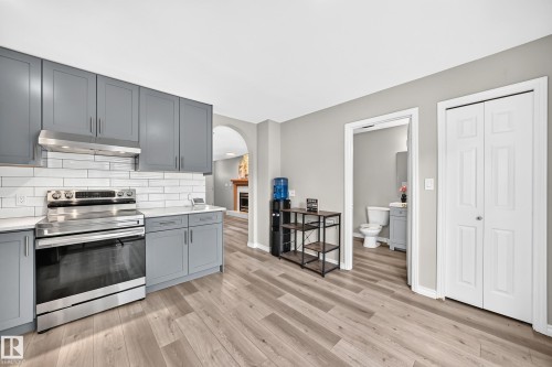 5234 118 Avenue Nw, Edmonton, AB - Indoor Photo Showing Kitchen