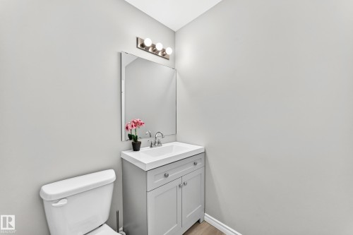 5234 118 Avenue Nw, Edmonton, AB - Indoor Photo Showing Bathroom