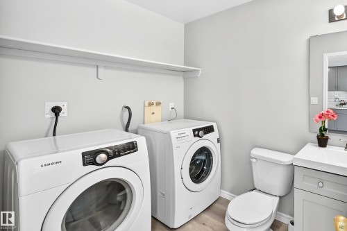 5234 118 Avenue Nw, Edmonton, AB - Indoor Photo Showing Laundry Room