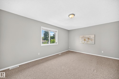 5234 118 Avenue Nw, Edmonton, AB - Indoor Photo Showing Other Room