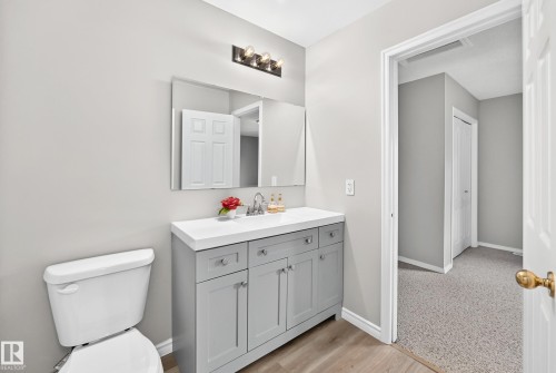 5234 118 Avenue Nw, Edmonton, AB - Indoor Photo Showing Bathroom