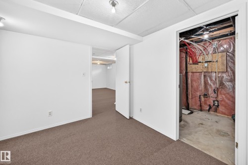 5234 118 Avenue Nw, Edmonton, AB - Indoor Photo Showing Other Room