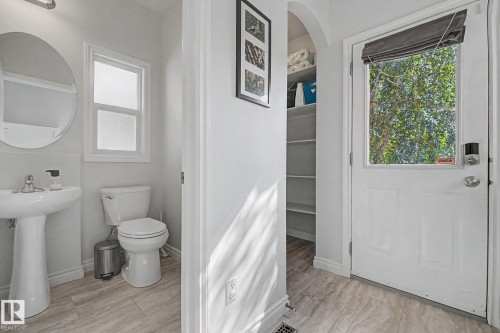 5079 Thibault Way Nw, Edmonton, AB - Indoor Photo Showing Bathroom