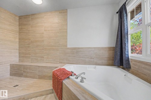 5079 Thibault Way Nw, Edmonton, AB - Indoor Photo Showing Bathroom