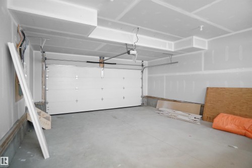 #9 1430 Aster Wy Nw, Edmonton, AB - Indoor Photo Showing Garage