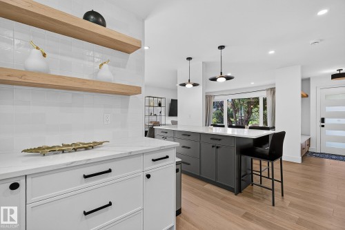 15302 78 Avenue Nw, Edmonton, AB - Indoor Photo Showing Kitchen With Upgraded Kitchen