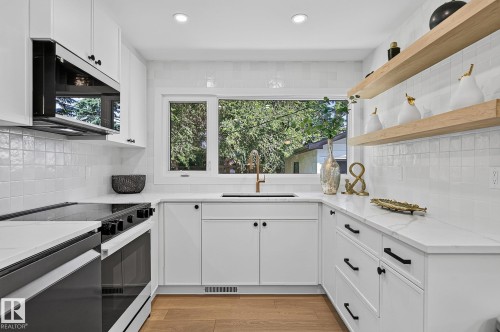 15302 78 Avenue Nw, Edmonton, AB - Indoor Photo Showing Kitchen