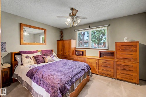 6115 152A Avenue Nw, Edmonton, AB - Indoor Photo Showing Bedroom