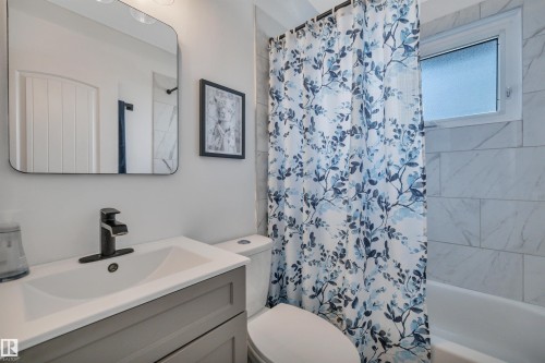 Bathroom - 5302 52 Ave, Wetaskiwin, AB - Indoor Photo Showing Bathroom