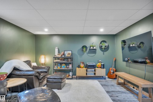 Recreation room featuring recessed lighting, wood-finish flooring, and a drop ceiling - 5302 52 Ave, Wetaskiwin, AB - Indoor