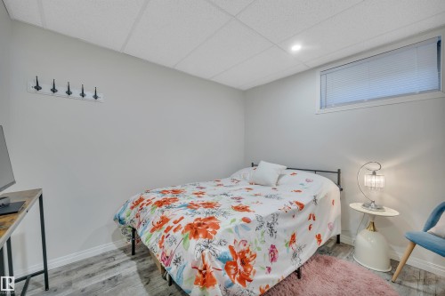 Bedroom featuring wood-finish flooring, a neutral wall color, and a dropped ceiling with recessed lighting - 5302 52 Ave, Wetaskiwin, AB - Indoor Photo Showing Bedroom