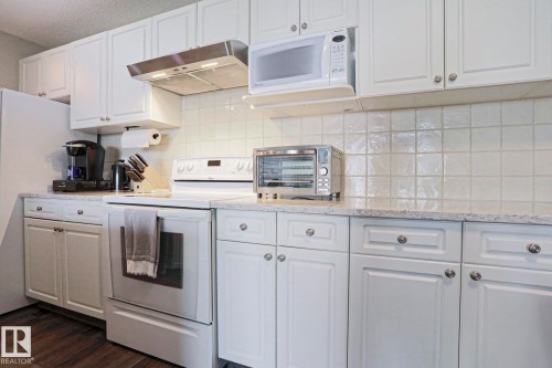 #1104 9835 113 St Nw, Edmonton, AB - Indoor Photo Showing Kitchen
