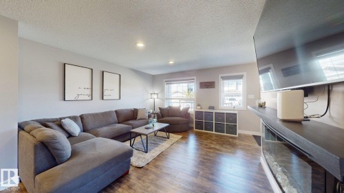 17359 49 Street Nw, Edmonton, AB - Indoor Photo Showing Living Room