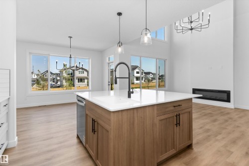 2224 5 Avenue Nw, Edmonton, AB - Indoor Photo Showing Kitchen With Upgraded Kitchen