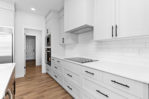 2224 5 Avenue Nw, Edmonton, AB - Indoor Photo Showing Kitchen With Upgraded Kitchen