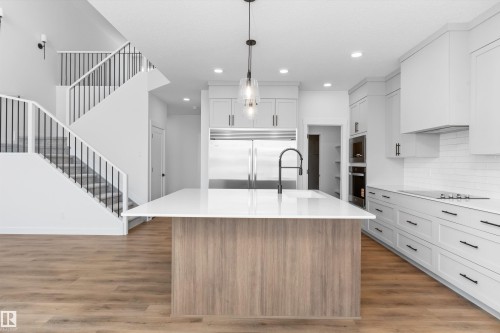 2224 5 Avenue Nw, Edmonton, AB - Indoor Photo Showing Kitchen With Upgraded Kitchen
