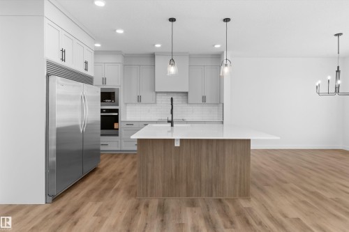 2224 5 Avenue Nw, Edmonton, AB - Indoor Photo Showing Kitchen With Upgraded Kitchen