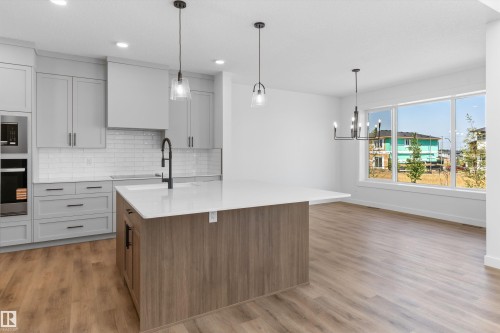2224 5 Avenue Nw, Edmonton, AB - Indoor Photo Showing Kitchen With Upgraded Kitchen