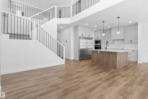 2224 5 Avenue Nw, Edmonton, AB - Indoor Photo Showing Kitchen With Upgraded Kitchen