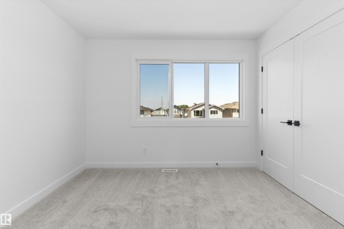 2224 5 Avenue Nw, Edmonton, AB - Indoor Photo Showing Other Room